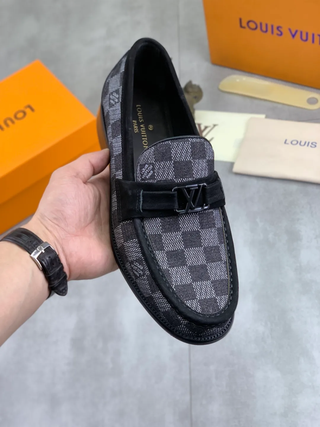 Men's men's shoes 💰P520 New style 💶[LOUIS VUITTON] Water-dyed Niuli Original order New style 🍀LV Louis Vuitton *——Top version of LV classic leather shoes! Made of imported original calfskin, original leather side strips and wear-resistant high-end rubber outsole! High quality products! Color: Black optional Size: 39-44 (45 customized)